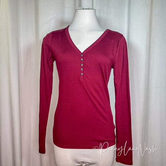NWT Gap Ribbed Long Sleeve Henley T-Shirt Red Delicious - Picture 2 of 8